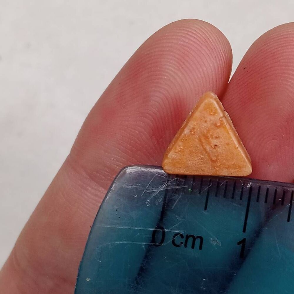 5/$25 Coral resin triangle stud earrings - Picture 5 of 5